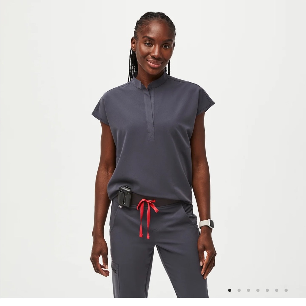 Figs Rafaela Oversized Scrub Top in Charcoal Size Medium
